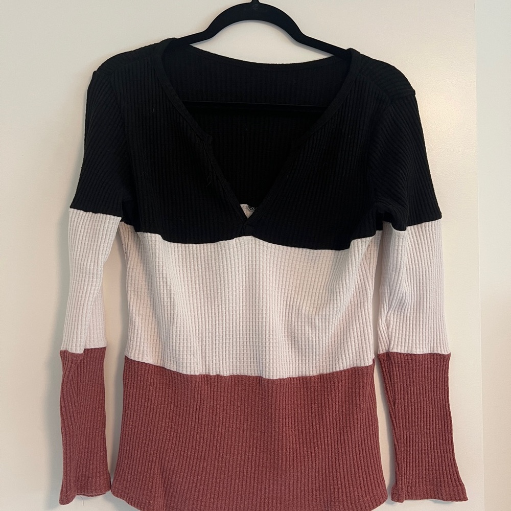 Colorblock V-Neck Waffle Long Sleeve - size Medium